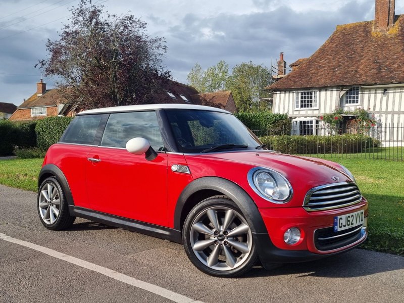 MINI HATCH