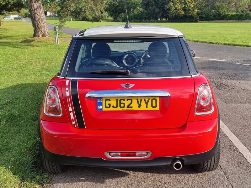 MINI HATCH