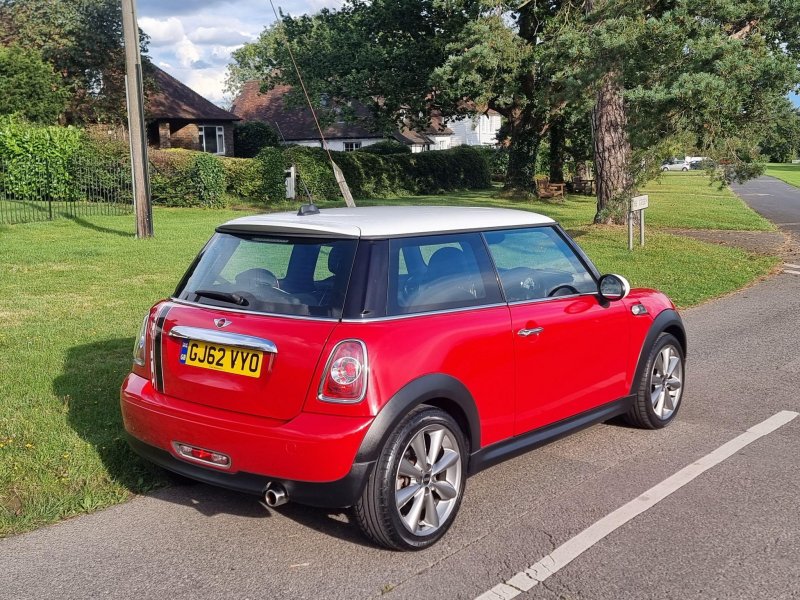 MINI HATCH