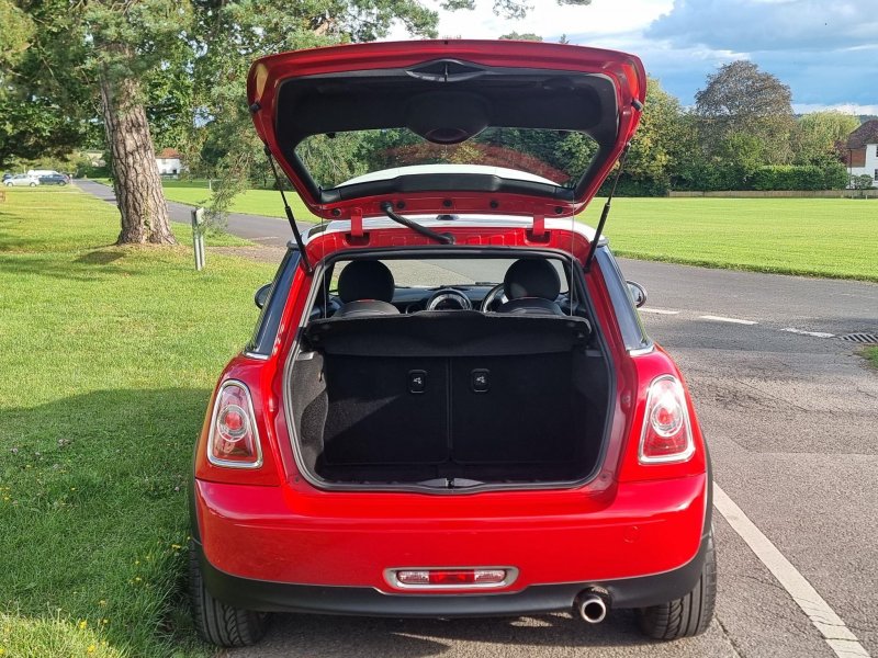 MINI HATCH