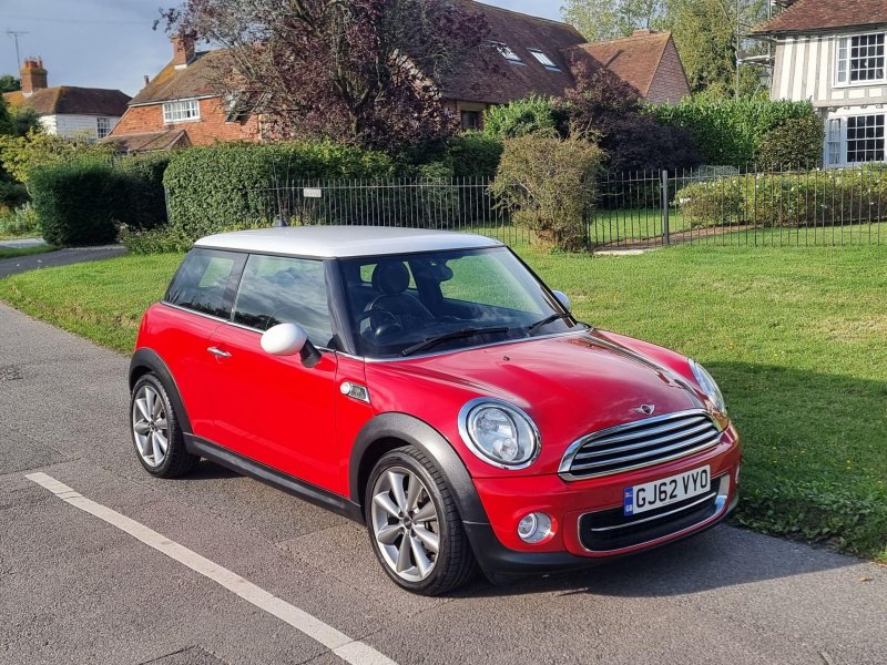 MINI HATCH