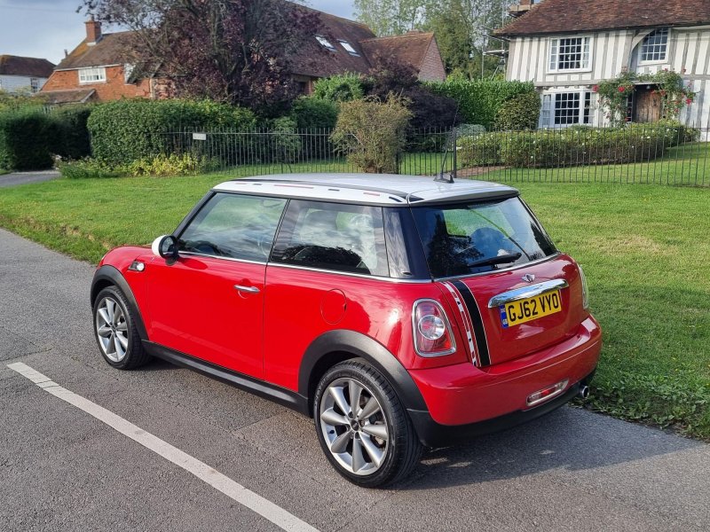 MINI HATCH